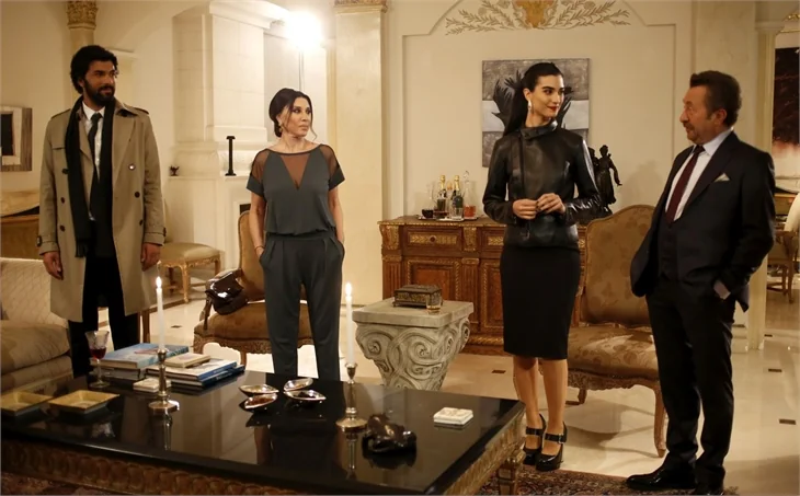 Tuba Büyüküstün ile Engin Akyürek'e övgü!