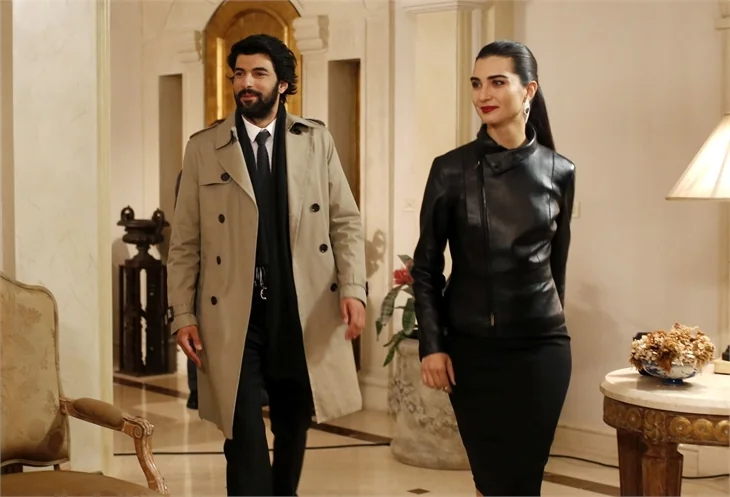 Tuba Büyüküstün ile Engin Akyürek'e övgü!
