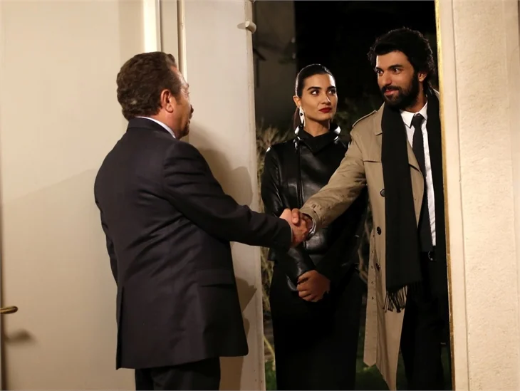 Tuba Büyüküstün ile Engin Akyürek'e övgü!