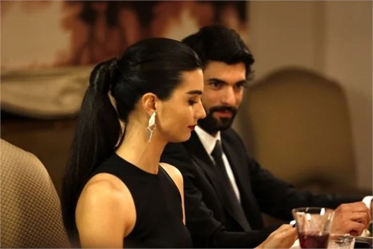 Tuba Büyüküstün ile Engin Akyürek'e övgü!