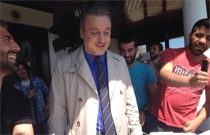Barış Falay doğum gününü sette kutladı!