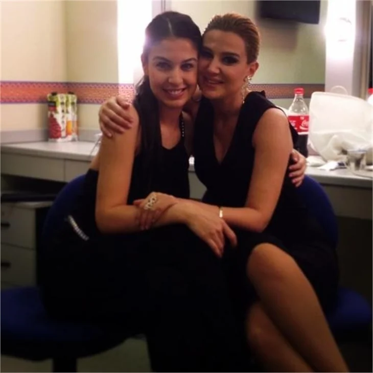 Hande Katipoğlu ile kuzenlermiş!