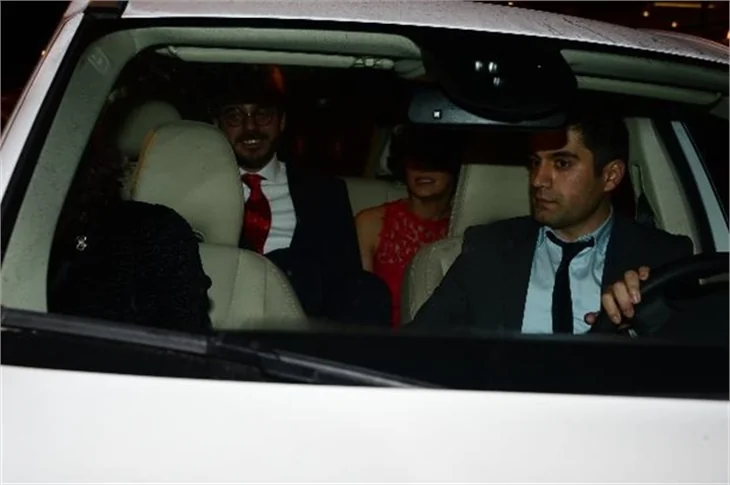 Nehir Erdoğan ve Ahmet Sesigürgil nişanlandı!