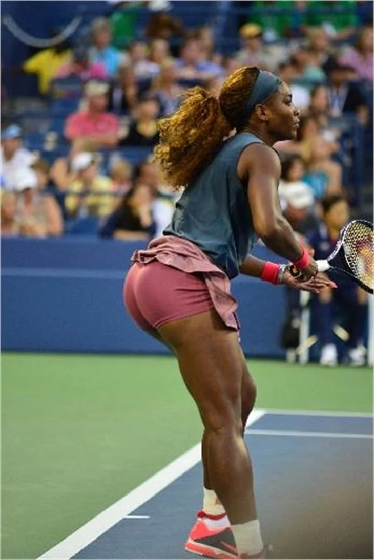 Serena Williams: Büyük göğüslerimle gurur duyuyorum..