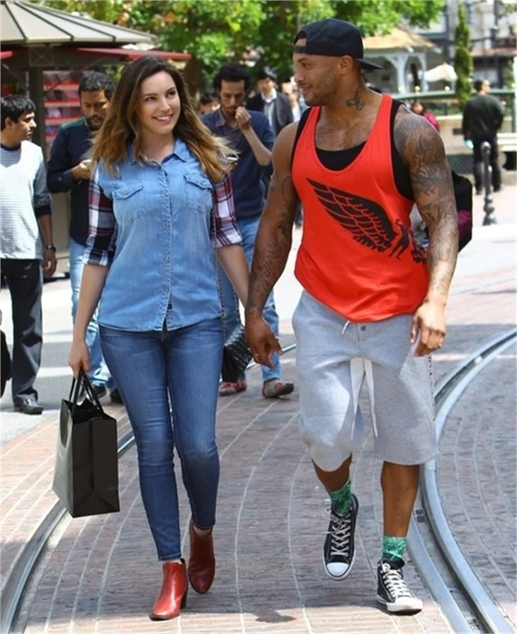 Kelly Brook'un keyfi yerinde!