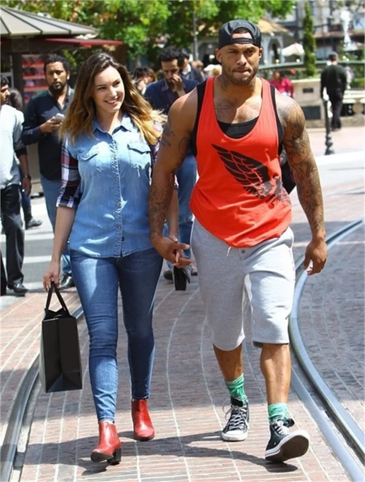 Kelly Brook'un keyfi yerinde!