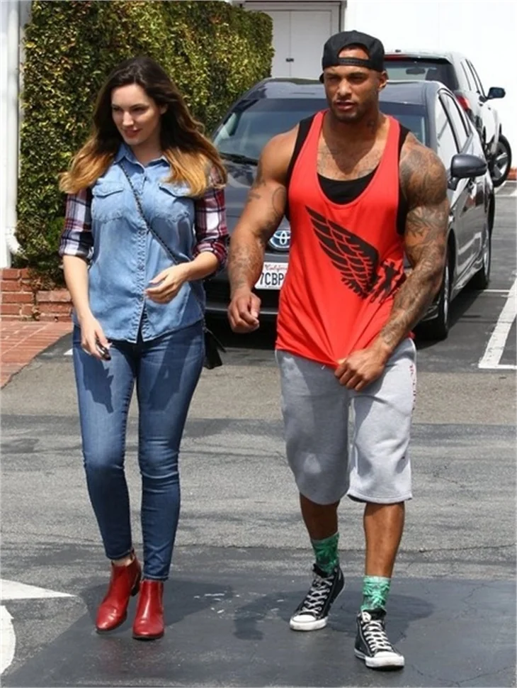 Kelly Brook'un keyfi yerinde!