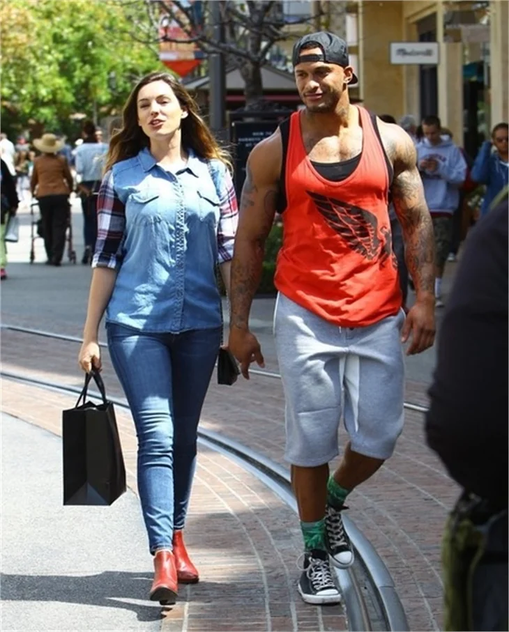 Kelly Brook'un keyfi yerinde!