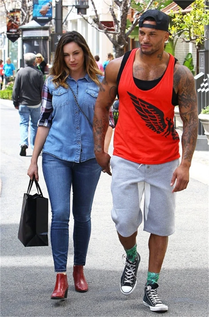 Kelly Brook'un keyfi yerinde!