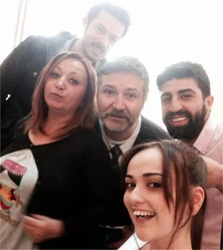 Kara Para Aşk’tan selfie pozu