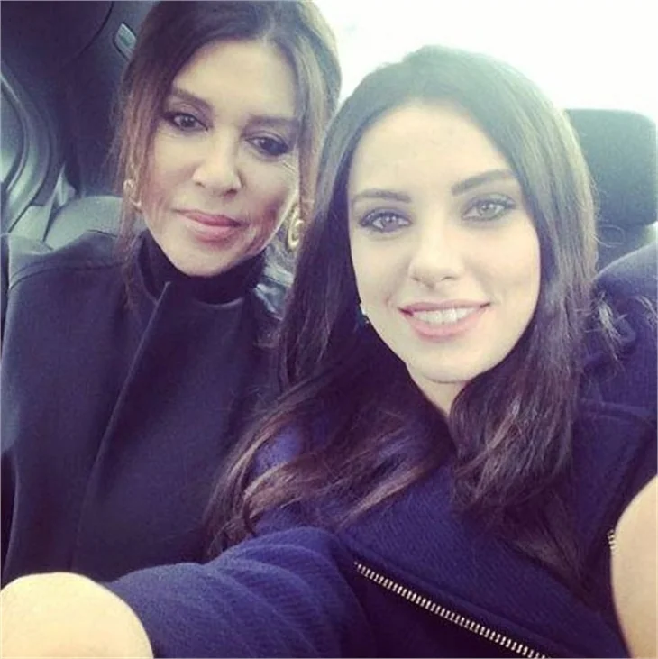 Kara Para Aşk’tan selfie pozu