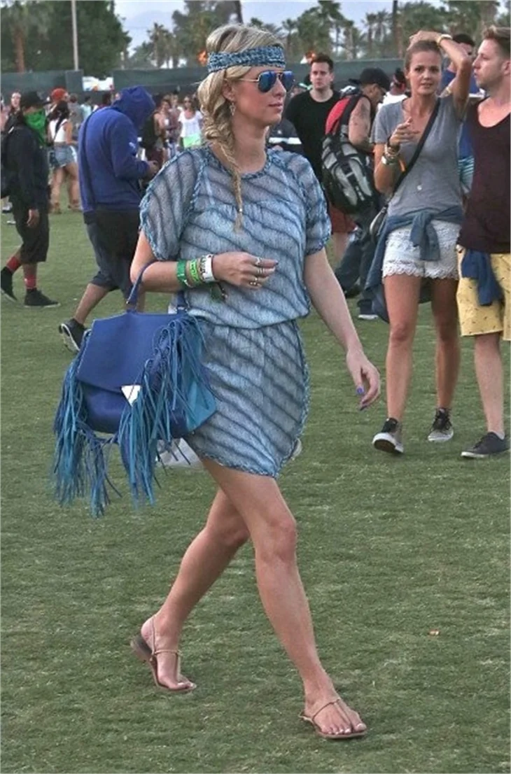 Nicky Hilton her yerde şık!
