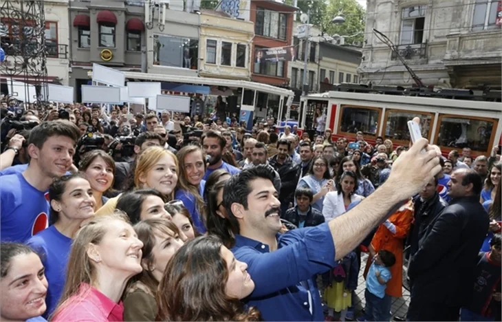 Burak Özçivit'li #selfie!