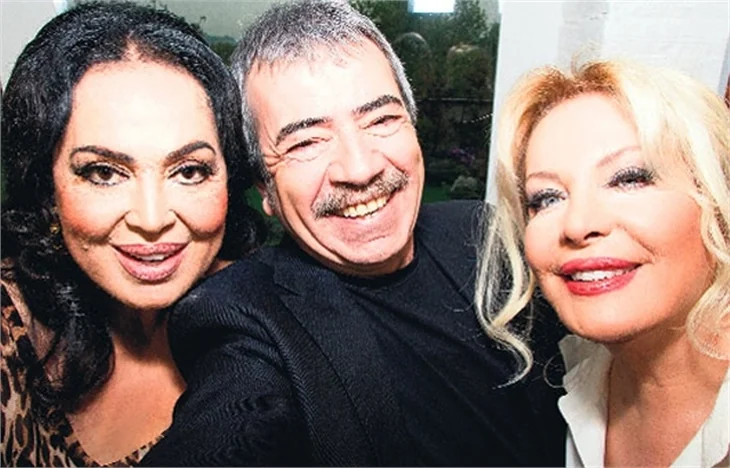 40 yıllık dostların selfie pozu!