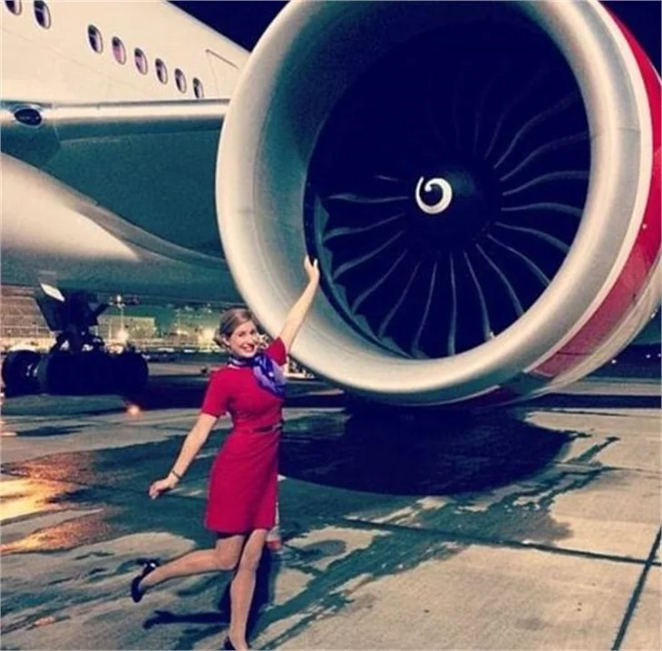 Hosteslerin selfie çılgınlığı!