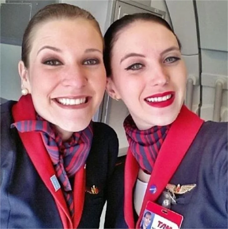 Hosteslerin selfie çılgınlığı!