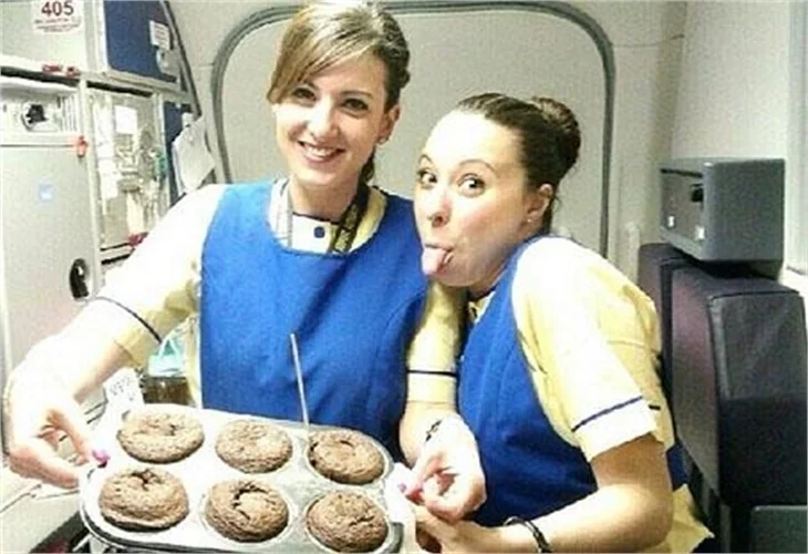 Hosteslerin selfie çılgınlığı!