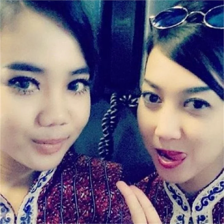 Hosteslerin selfie çılgınlığı!