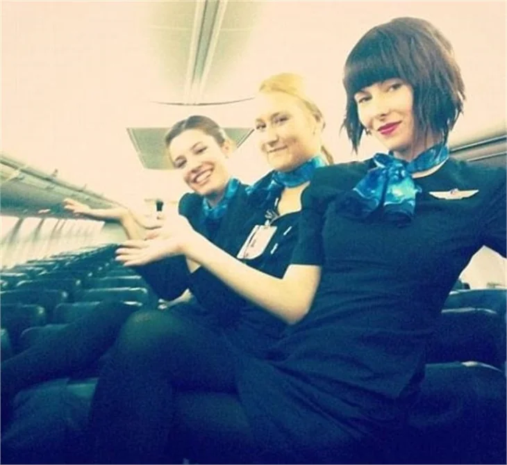 Hosteslerin selfie çılgınlığı!