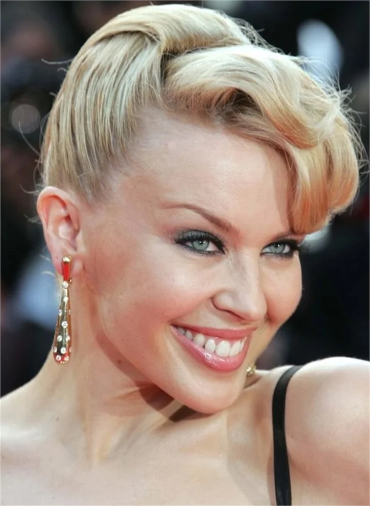 Kylie Minogue'a sert eleştiri