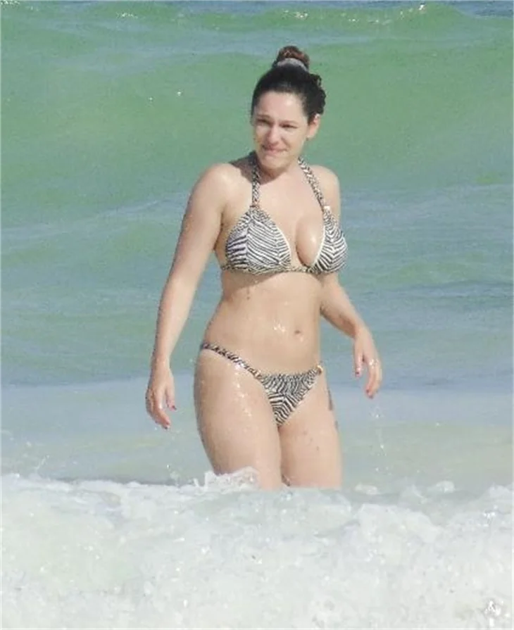 Kelly Brook: Kıvrımlarımı seviyorum!