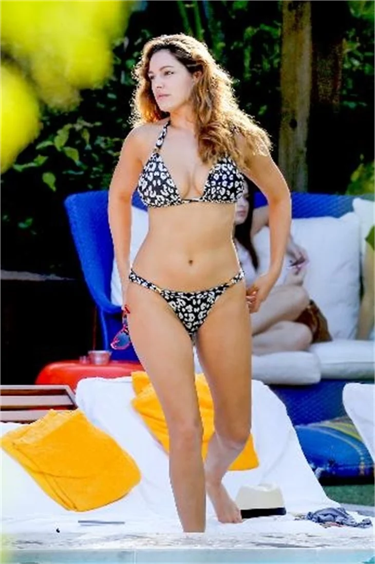 Kelly Brook: Kıvrımlarımı seviyorum!