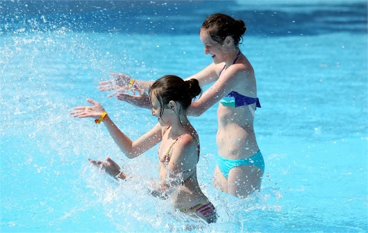 Antalya'da havuz sezonu açıldı!
