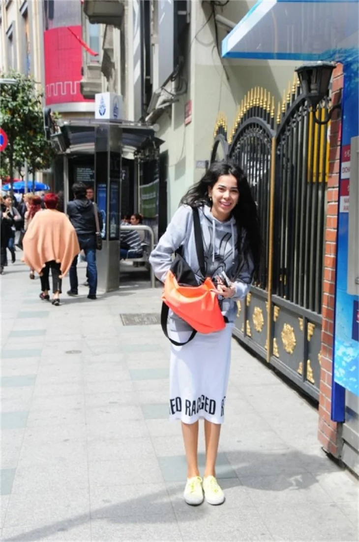 Asena Erkin'in ikici el yeni arabası!