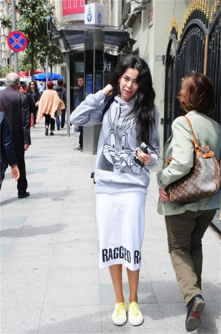 Asena Erkin'in ikici el yeni arabası!