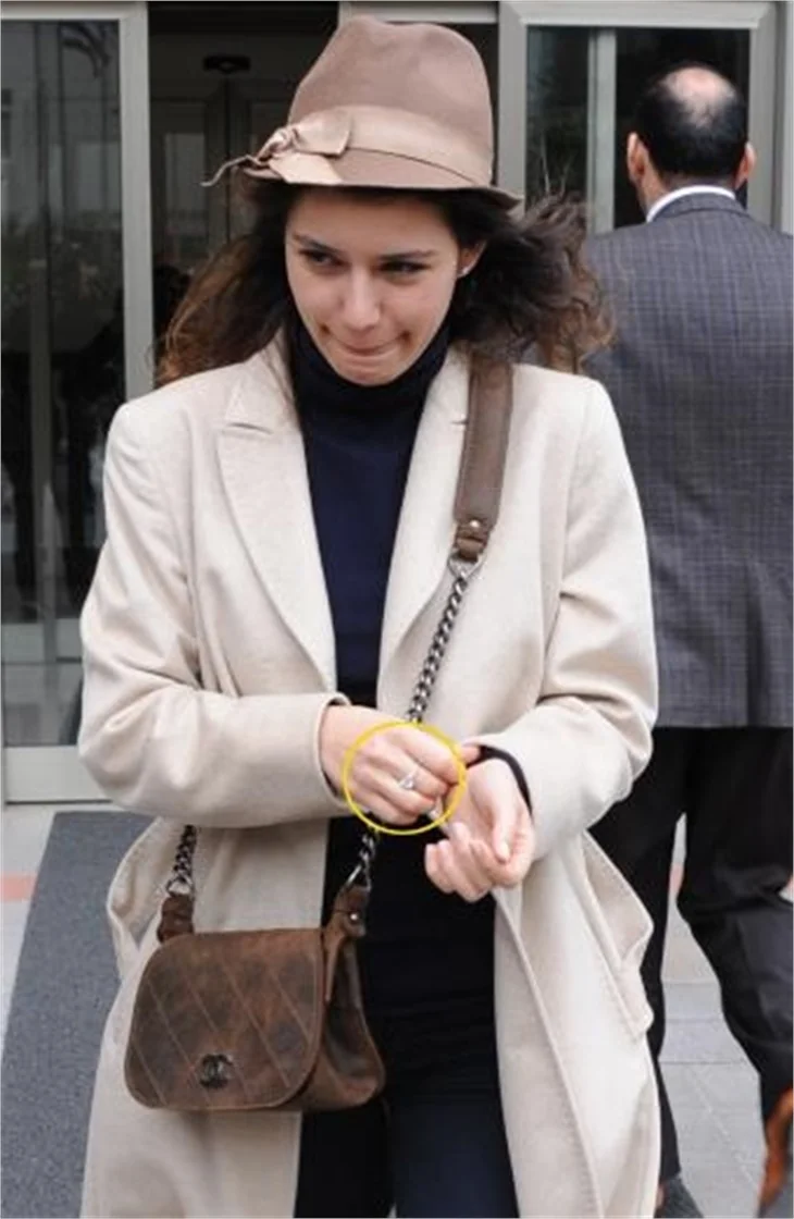 Beren Saat eski sevgilisinin fotoğrafını paylaştı!