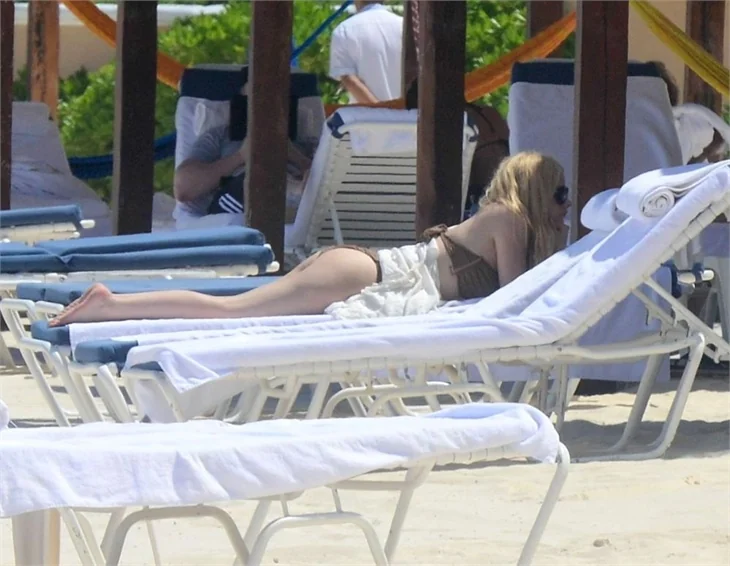 Avril Lavigne fena yakalandı!