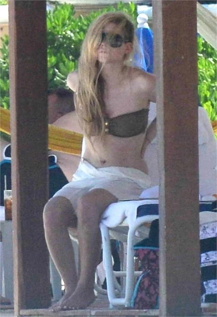 Avril Lavigne fena yakalandı!