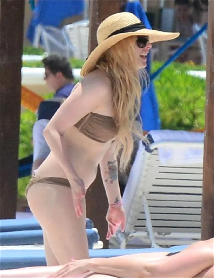 Avril Lavigne fena yakalandı!