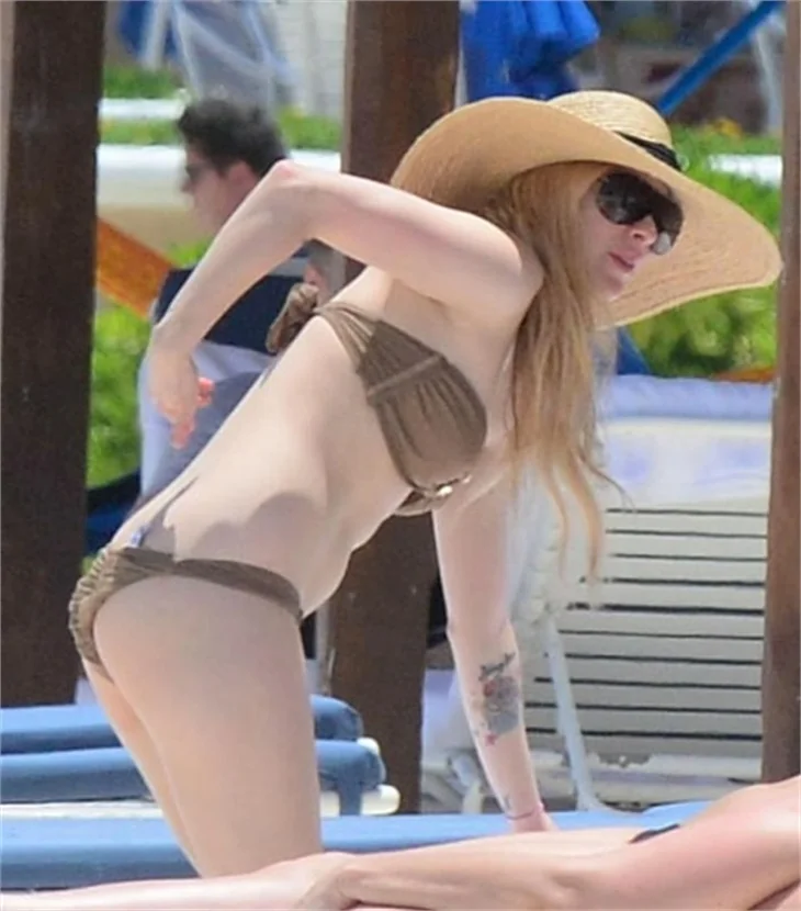 Avril Lavigne fena yakalandı!