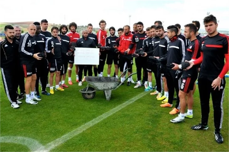 Roberto Carlos'tan Soma için pankart!