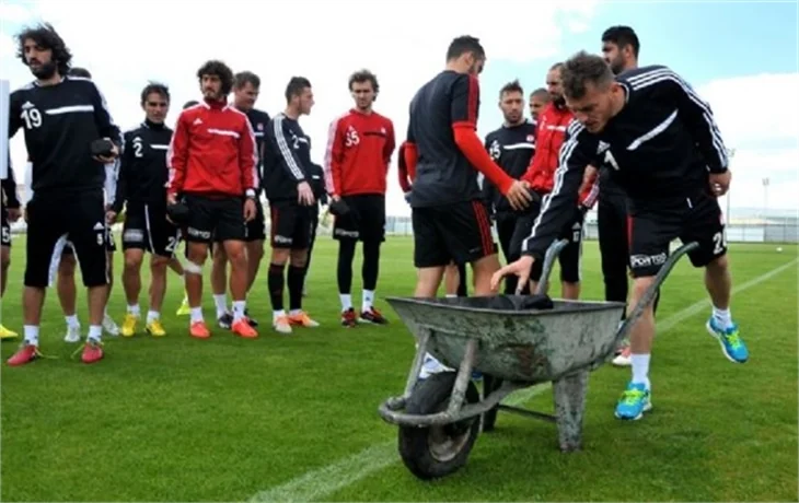 Roberto Carlos'tan Soma için pankart!