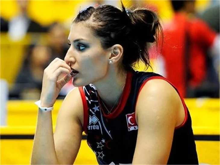 Neslihan Demir ve Kamil Güler yüzükleri taktı!