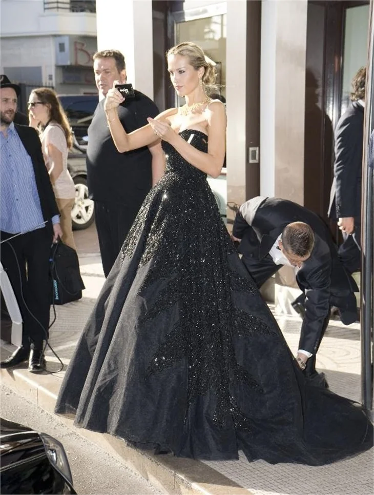 Cannes açık hava defilesi gibi!