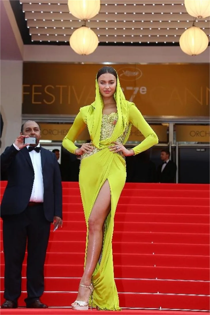 Cannes açık hava defilesi gibi!