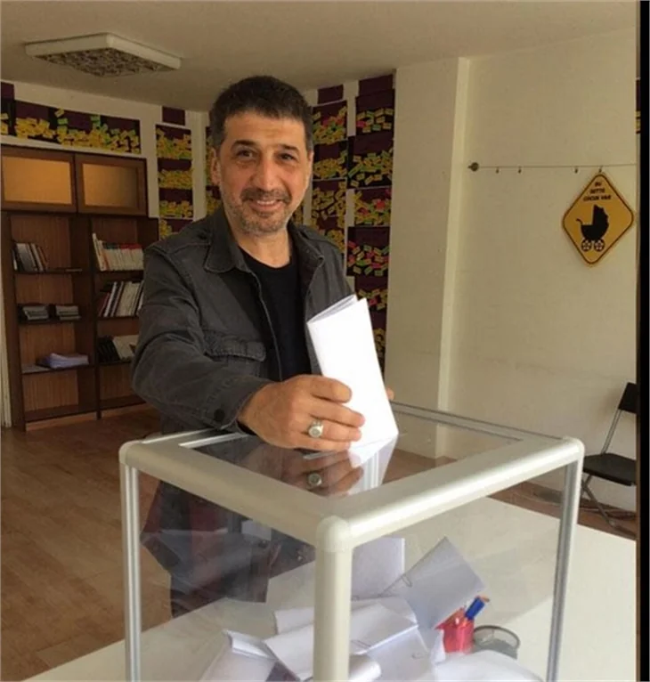Oyuncular sandık başında