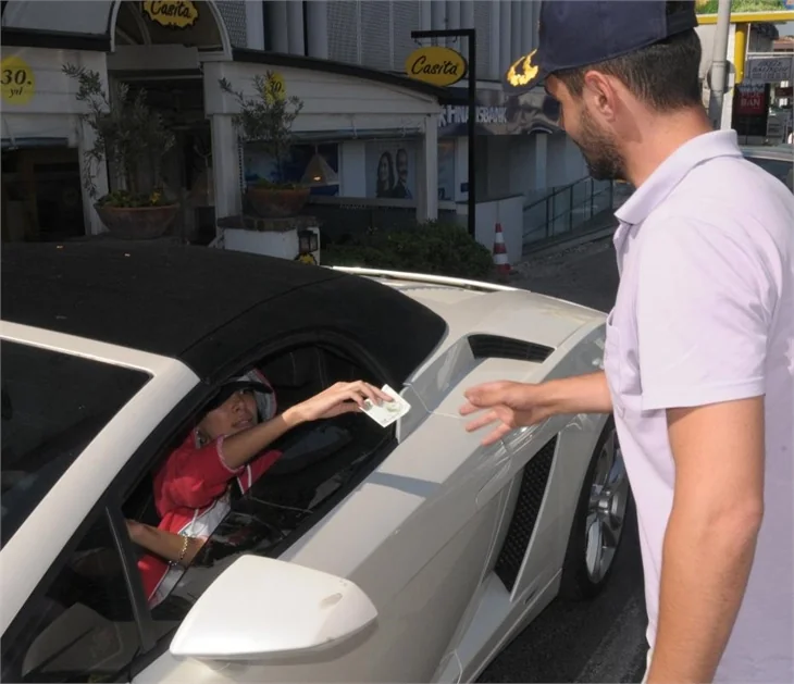Asena Erkin'in üstü kış altı yaz!