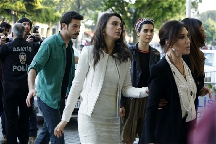Kara Para Aşk'ta büyük şok!