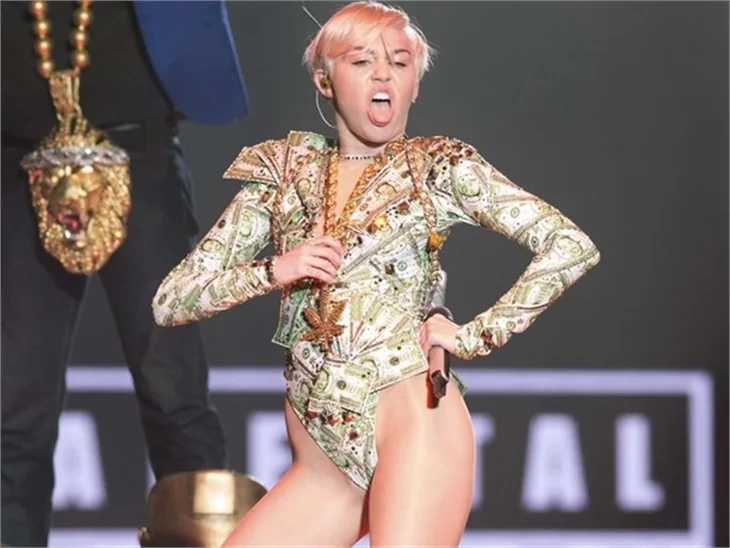 Miley Cyrus sınır tanımıyor!