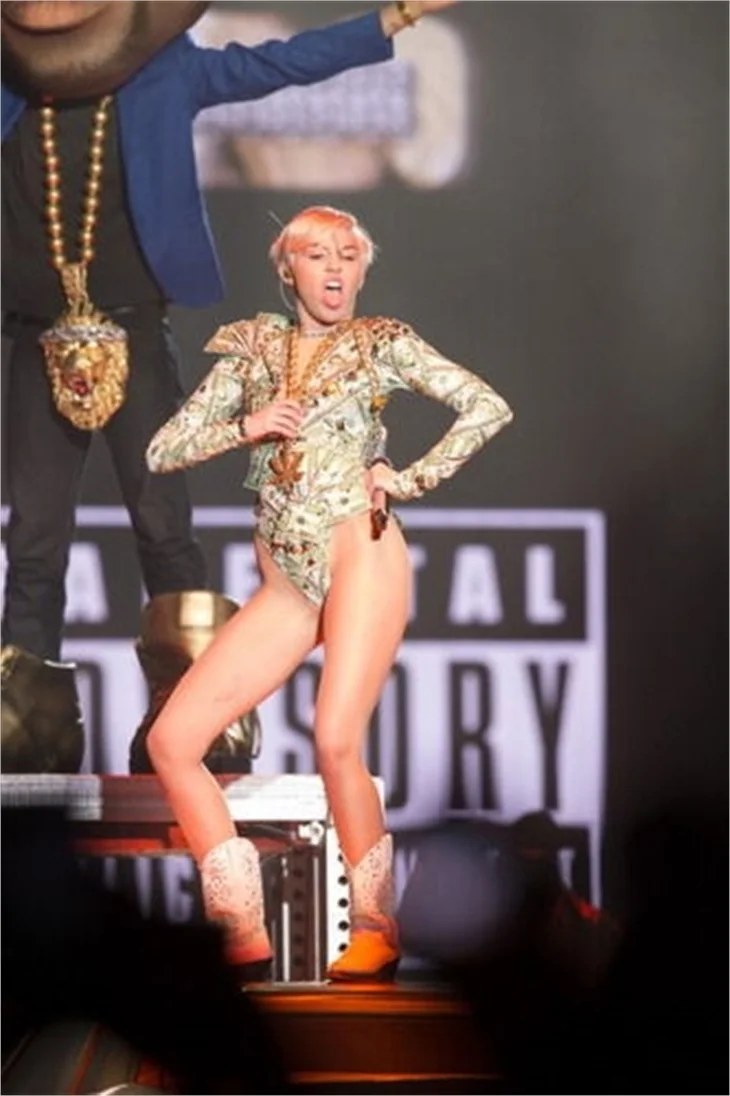 Miley Cyrus sınır tanımıyor!