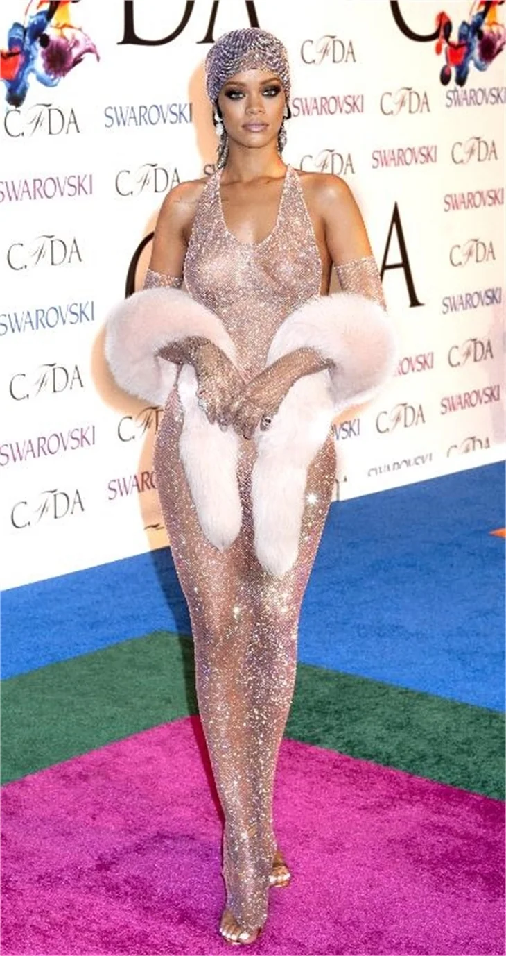 Rihanna'nın damga vuran elbisesi...