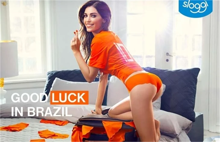 Yolanthe'dan Sneijder'e destek!