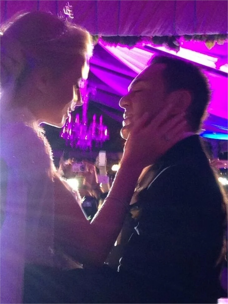 Serdar Ortaç ve Chloe Loughnan evlendi!