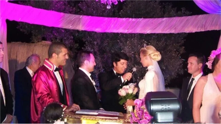 Serdar Ortaç ve Chloe Loughnan evlendi!