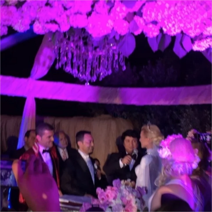Serdar Ortaç ve Chloe Loughnan evlendi!