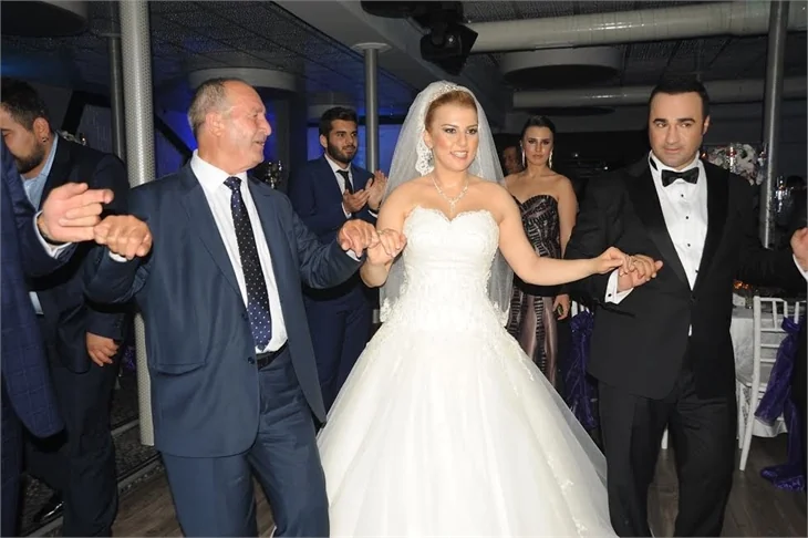 Ünlüleri buluşturan düğün!